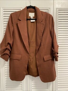 H&M Gathered Sleeve Blazer